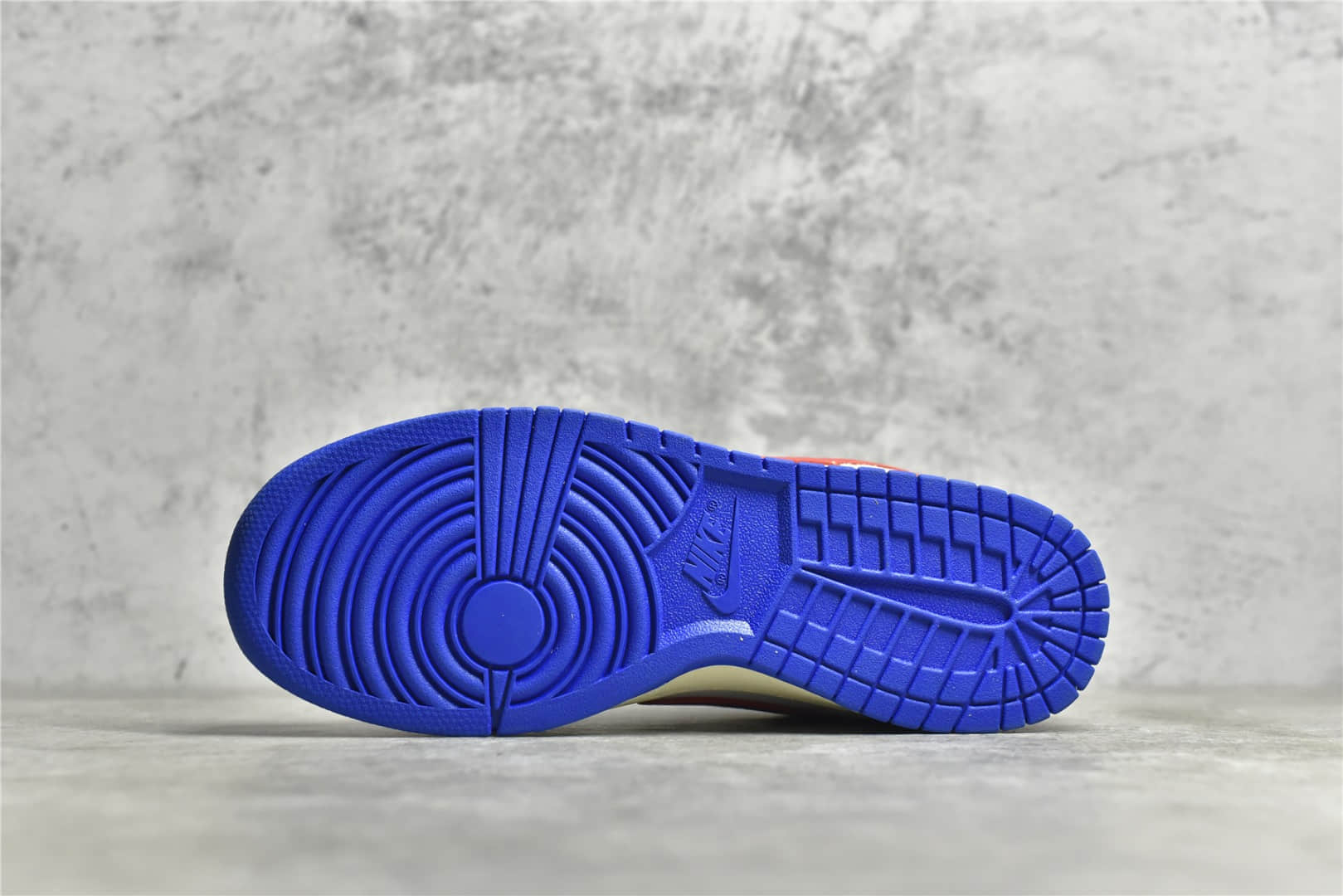 耐克SB Dunk米白红低帮 Nike SB Dunk Low 耐克缓震板鞋 耐克Dunk白红 货号：DX6037-781-潮流者之家