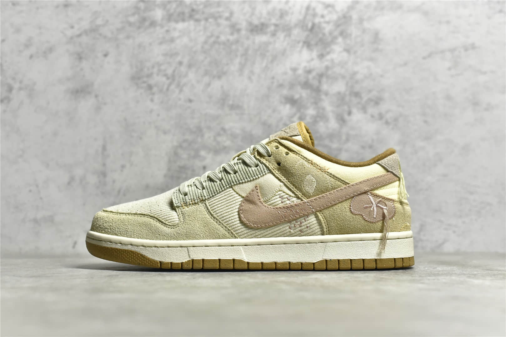 耐克Dunk灯芯绒粉色低帮 Nike Dunk Low Bright Side 耐克滑板鞋新款 货号：DQ5076-121