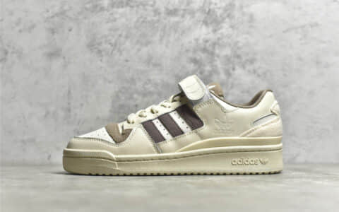 阿迪达斯Forum84米白色低帮板鞋 Adids originals Forum 84 Low 阿迪达斯带气垫板鞋 货号：GZ1893