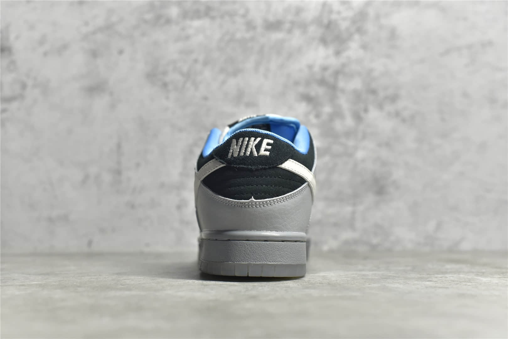 耐克知名球鞋店铺周年庆联名款 Nike Dunk Low x PREMIER PETOSKEY 耐克Dunk灰黑低帮 货号：313170-014-潮流者之家