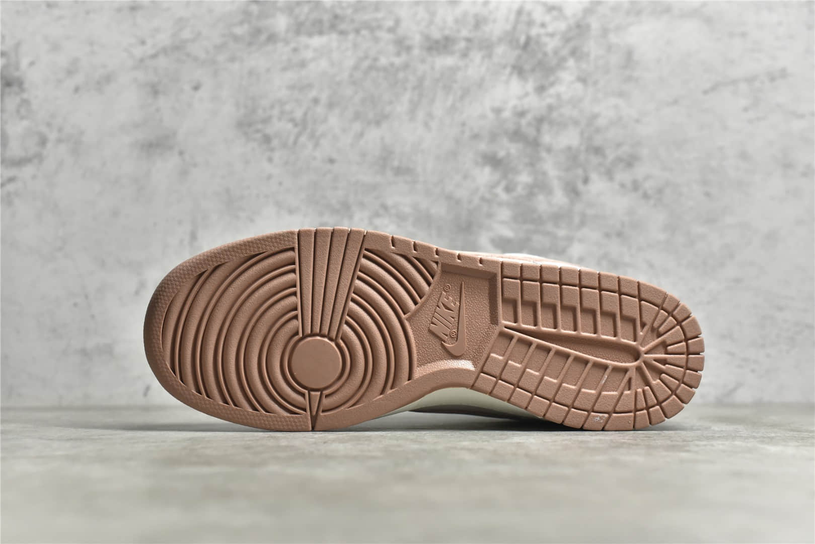 耐克Dunk化石玫瑰低帮 Nike Dunk Low Fossil Rose 耐克Dunk灰粉低帮板鞋 货号：DH7577-001-潮流者之家