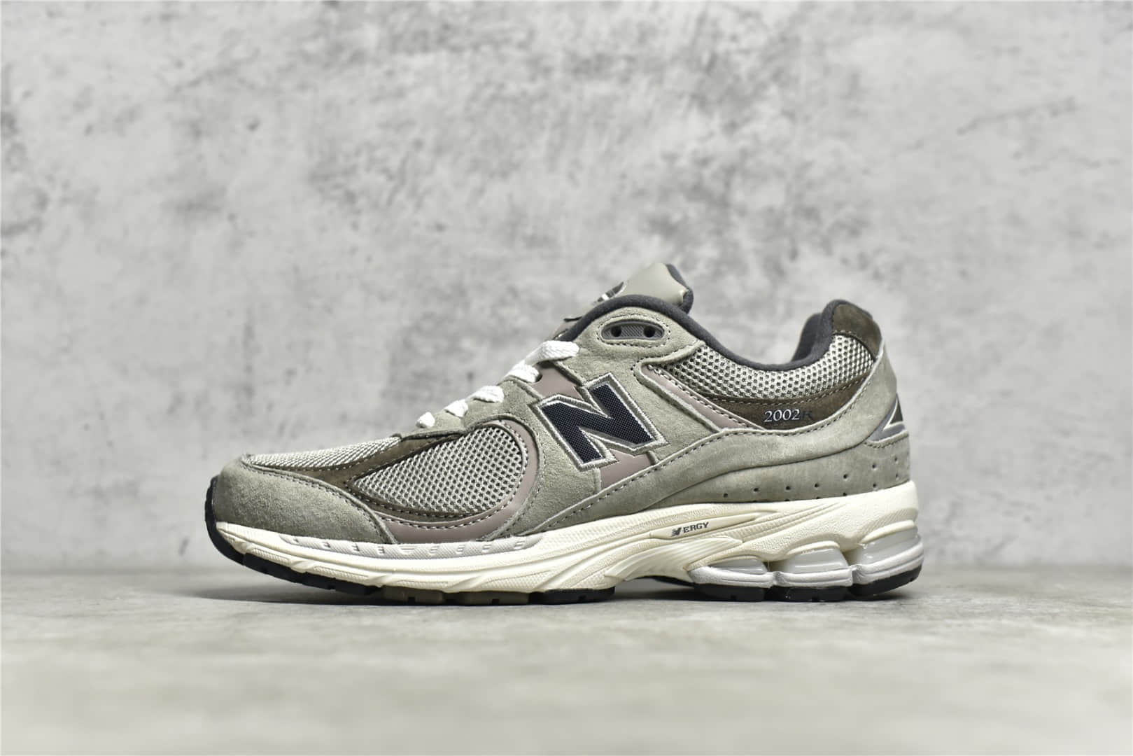 NB2002R纯原版本 新百伦灰色跑鞋 New Balance ML2002 公司级原厂新百伦工厂 货号：ML2002RF