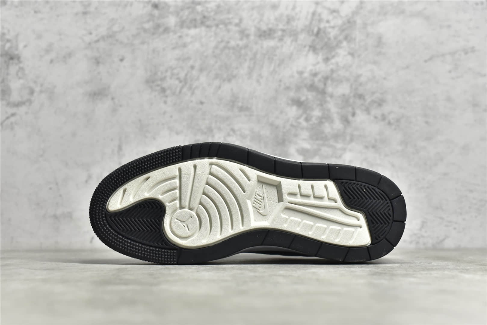 AJ1元年低帮黑白低帮 Air Jordan 1 Elevate Low SE 耐克AJ黑白气垫板鞋货号：DH7004-101-潮流者之家