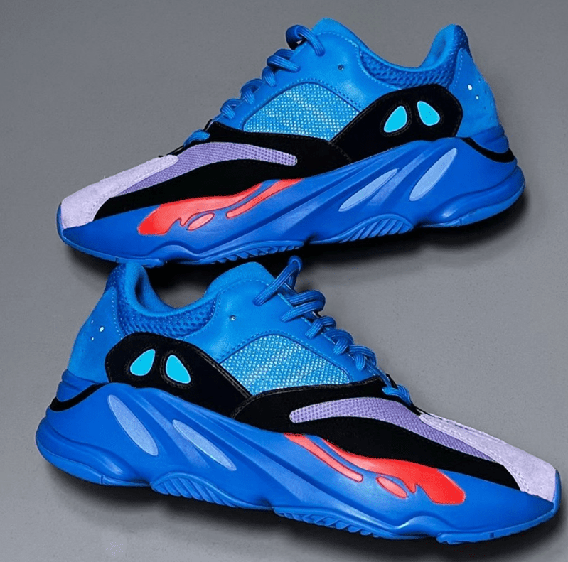 椰子700蓝色新配色发售 adidas Yeezy Boost 700 “Hi-Res Blue” 椰子700红蓝实物图 货号：HQ6980