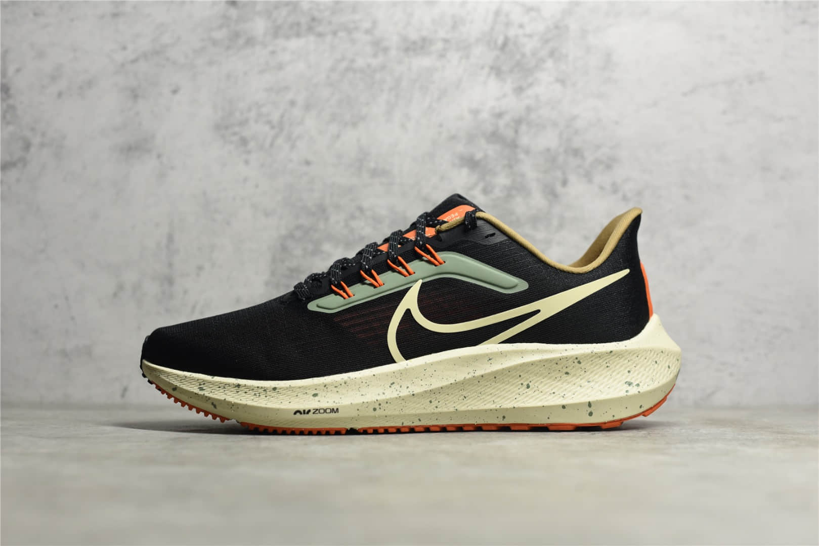 耐克登月39代新配色 Nike Zoom Pegasus 39 耐克登月马拉松39代黑色 耐克透气跑鞋 货号：DX6093-071