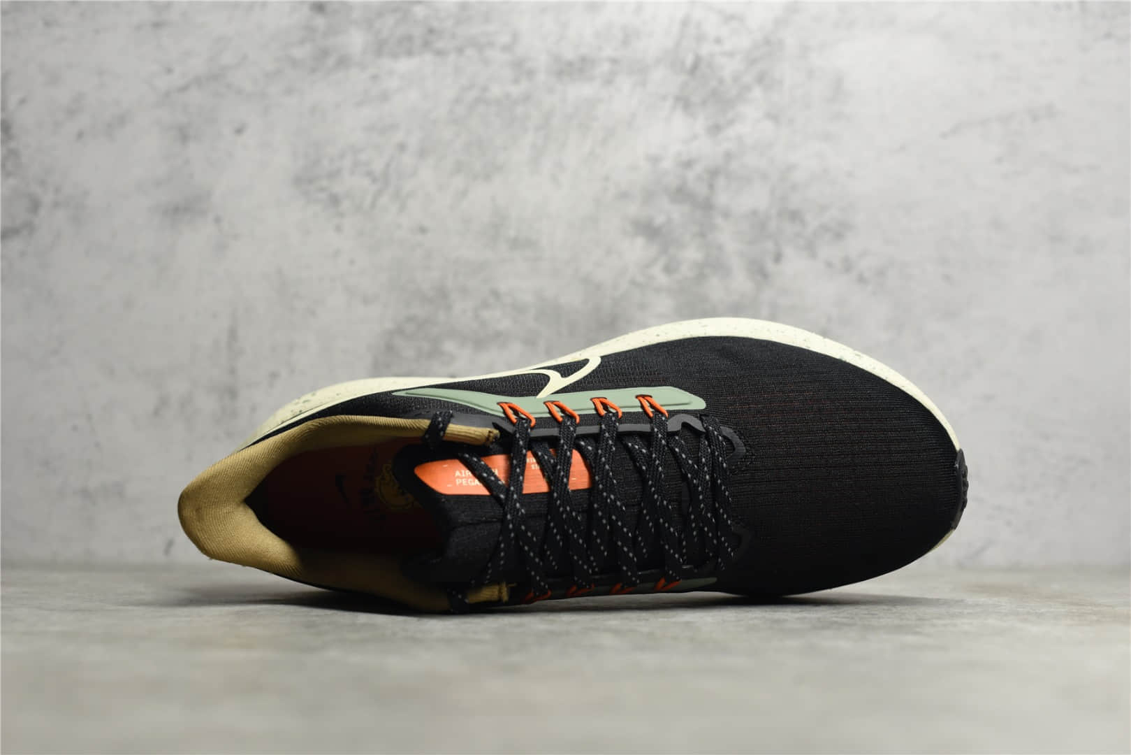耐克登月39代新配色 Nike Zoom Pegasus 39 耐克登月马拉松39代黑色 耐克透气跑鞋 货号：DX6093-071-潮流者之家