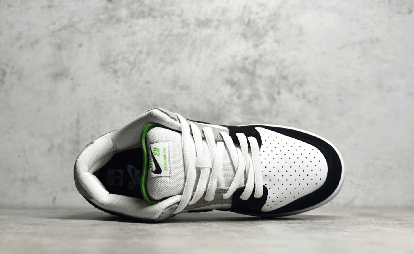 耐克SB Dunk叶绿素灰白黑低帮 Nike Dunk SB “Chlorophyll” 神版耐克Dunk板鞋 货号：BQ6817-011