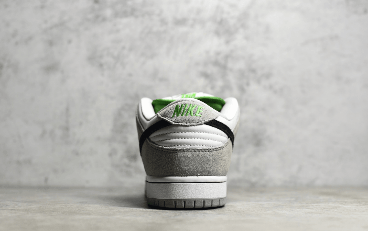 耐克SB Dunk叶绿素灰白黑低帮 Nike Dunk SB “Chlorophyll” 神版耐克Dunk板鞋 货号：BQ6817-011-潮流者之家