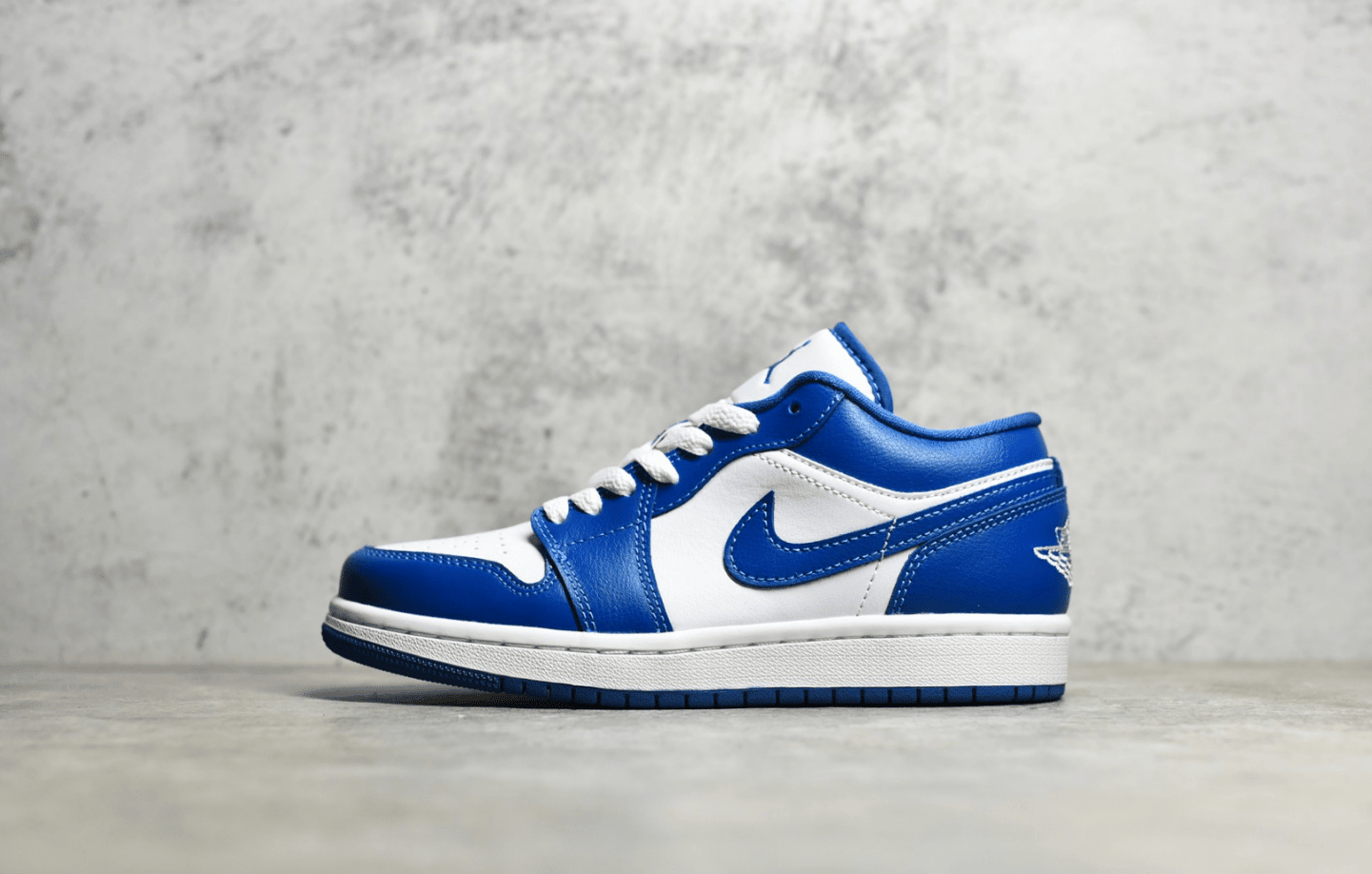 AJ1白蓝低帮板鞋 Air Jordan 1 Low “Marina Blue” 深海蓝AJ1牛皮革 货号：DC0774-114