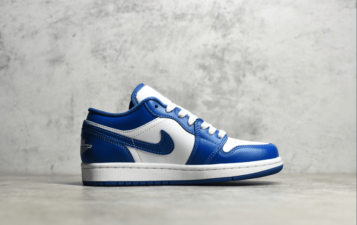 AJ1白蓝低帮板鞋 Air Jordan 1 Low “Marina Blue” 深海蓝AJ1牛皮革 货号：DC0774-114