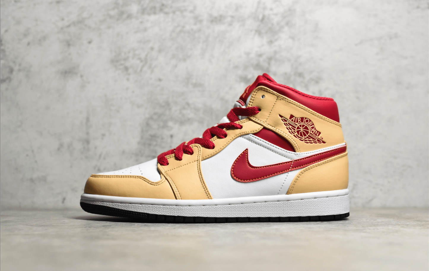 LJR版本AJ1红卡其中帮板鞋 Air Jordan 1 Mid 正品原版AJ1中帮工厂 货号：555724-201