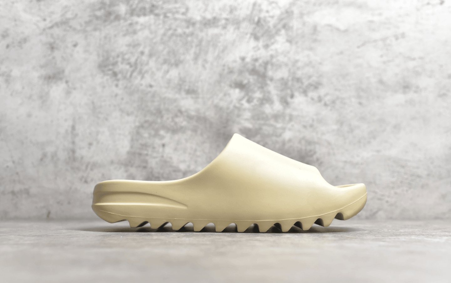 阿迪达斯拖鞋骨白色 adidas Originals Yeezy Slide “Bone” 莆田椰子纯原版本工厂 货号：FW6345