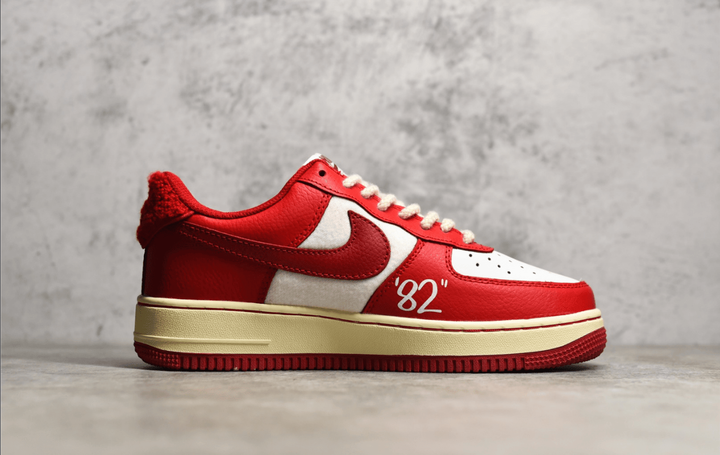 耐克空军白红低帮原装级别 Nike Air Force 1 Low 耐克空军一号82 货号：DO5220-162