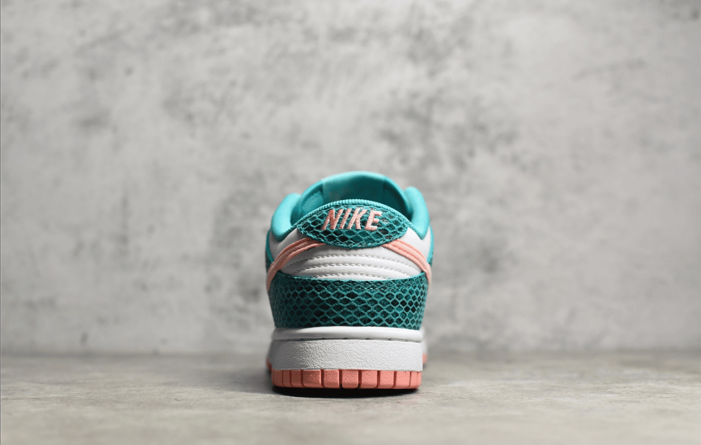 耐克Dunk白绿蛇纹低帮 Nike Dunk Low 耐克缓震板鞋 耐克Dunk校园情侣板鞋正品 货号：DR5877-300