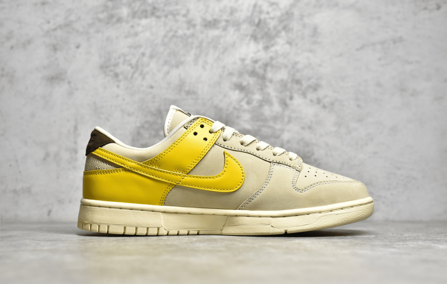 耐克SB Dunk香蕉低帮板鞋Nike SB Dunk Low LX Banana 耐克SB Dunk白黄低帮 货号：DR5487-100