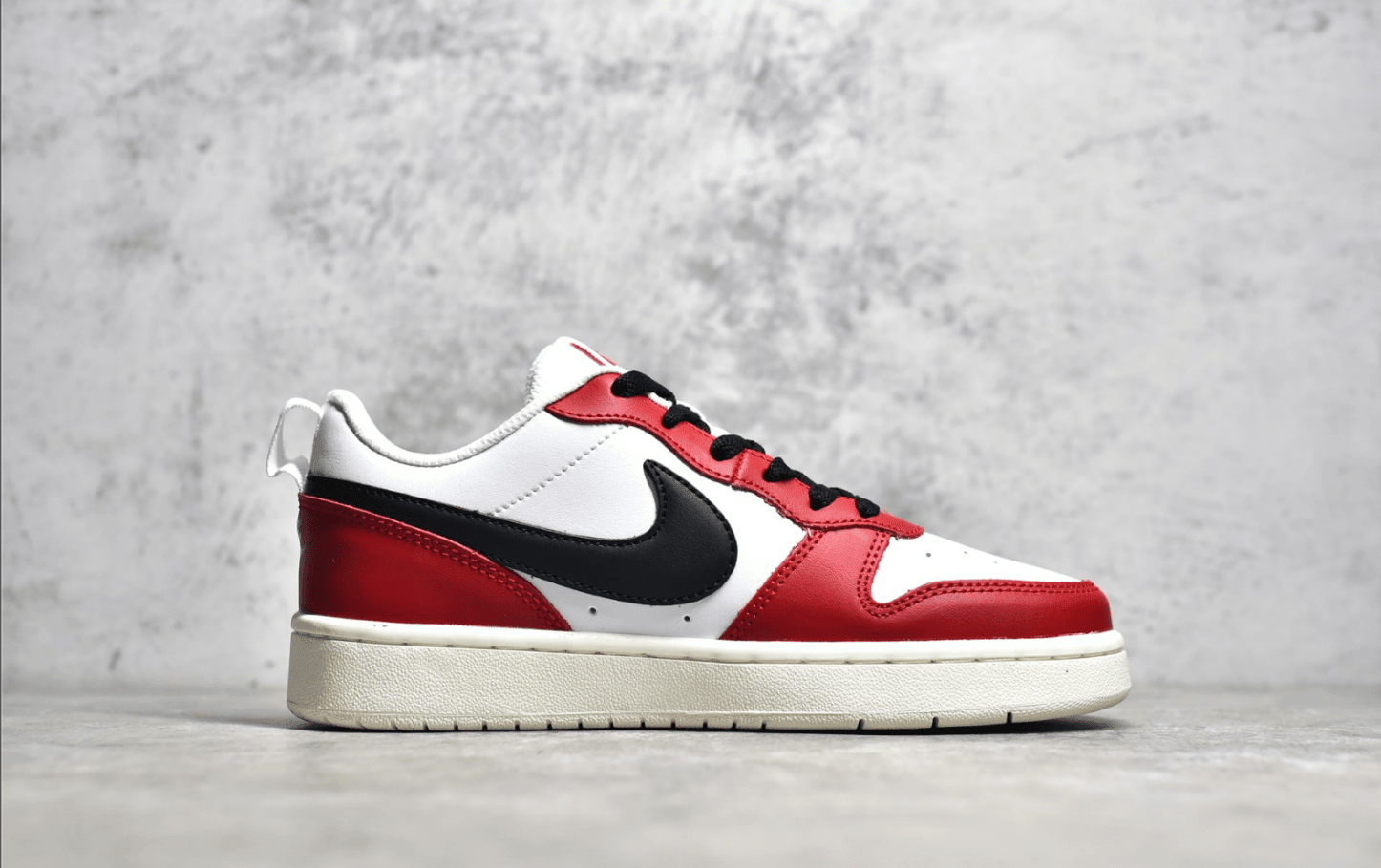 耐克COURT板鞋芝加哥配色 NIKE COURT VISION LOW 耐克小白鞋 耐克COURT白红 货号：BQ5448-118