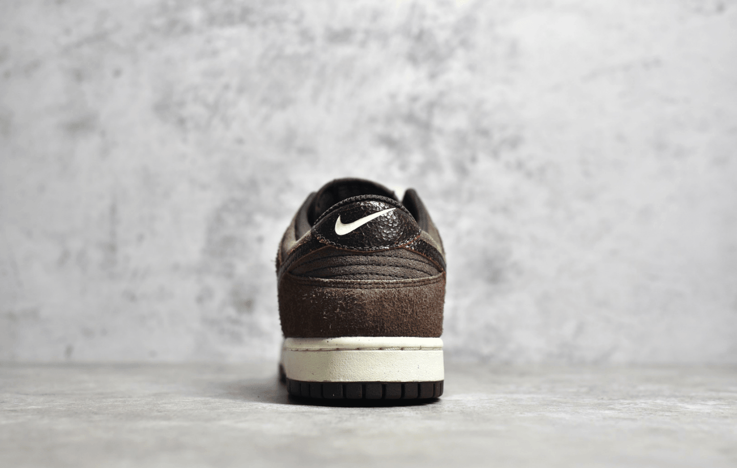 X版本耐克Dunk棕色低帮板鞋 Nike Dunk Low 耐克Dunk深棕色麂皮 耐克防滑板鞋 货号：DQ8801-200