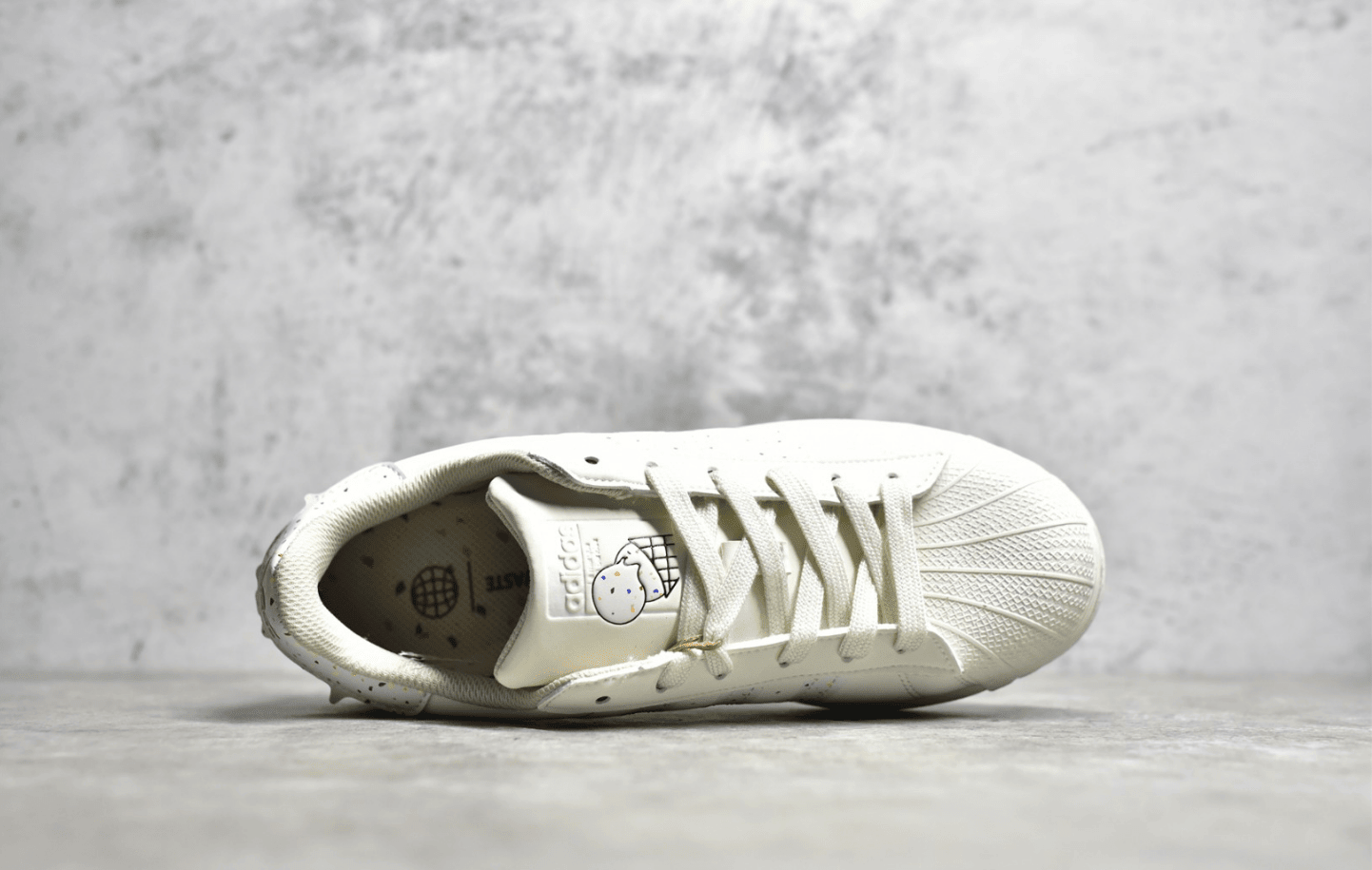 阿迪达斯贝壳头米白色新款 Adidas Originals Superstar 阿迪达斯小白鞋阿迪达斯三叶草白色 贝壳头缓震 货号：HP7831