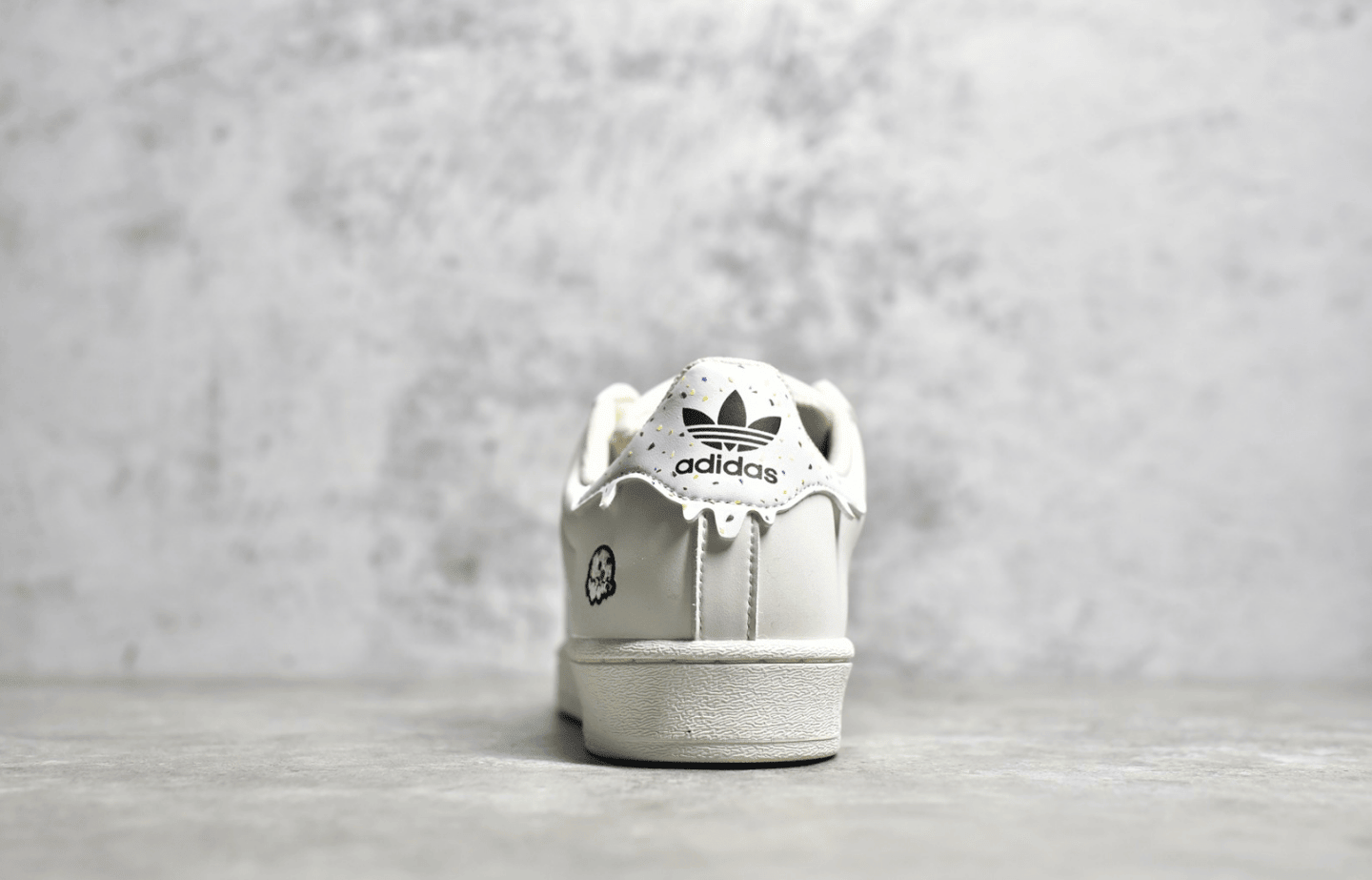 阿迪达斯贝壳头米白色新款 Adidas Originals Superstar 阿迪达斯小白鞋阿迪达斯三叶草白色 贝壳头缓震 货号：HP7831