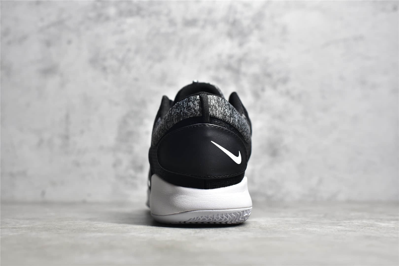 公司级耐克黑色缓震实战球鞋 Nike Hyperdunk X low EP 耐克球鞋复刻冲正版本 货号：AR0465-003-潮流者之家