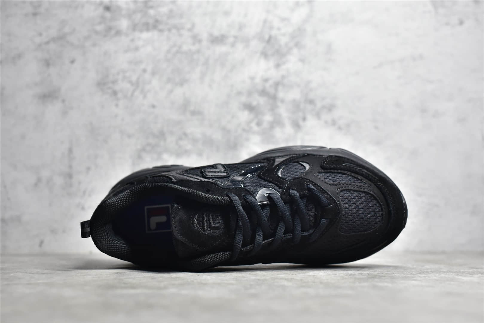 斐乐黑色跑鞋正品 斐乐麂皮跑鞋 FILA SKIIPPER斐乐2022新款六代火星老爹鞋-潮流者之家