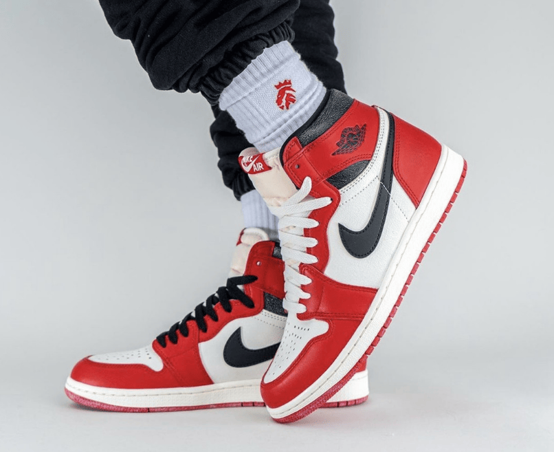 AJ1芝加哥元年复刻 Air Jordan 1 High OG “Lost & Found” AJ1白红龟裂做旧高帮 货号：DZ5485-612