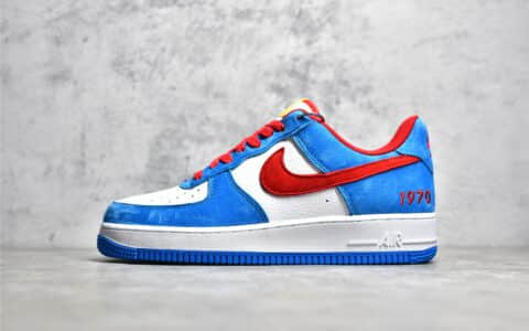 耐克空军哆啦A梦白蓝板鞋 Nike Air Force 1 Low 07 耐克空军50周年红蓝配色 货号：DK1288-600