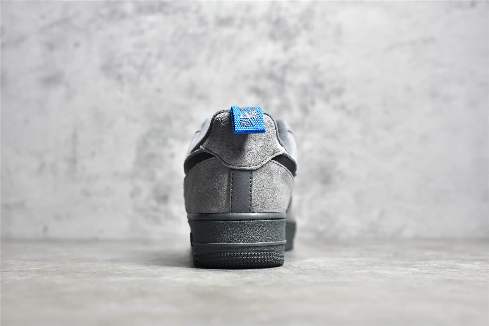 耐克空军灰色麂皮低帮鞋 Nike Air Force 1  Low 莆田耐克空军纯原版本 货号：DO6709-002-潮流者之家