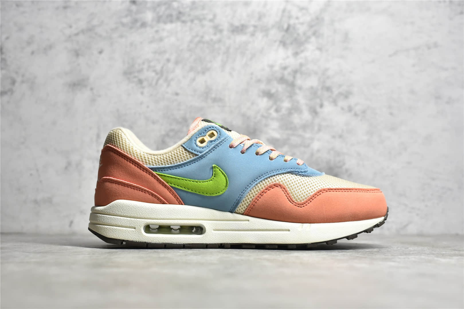 Nike Air Max 1 初代复古气垫慢跑鞋 耐克AIR MAX1粉色透气跑鞋 货号：DV3196-800