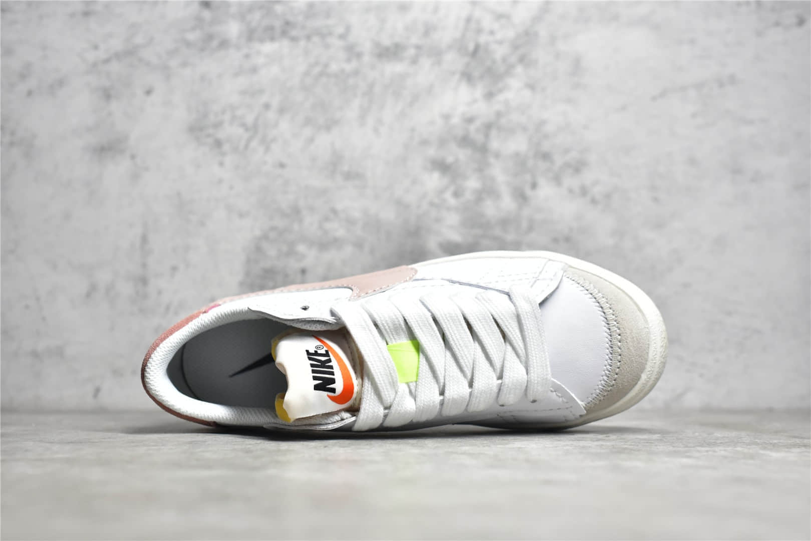 耐克开拓者大钩白粉低帮板鞋 Nike Blazer Low '77 Jumbo 耐克缓震板鞋 耐克潮鞋 货号：DQ1470-102-潮流者之家