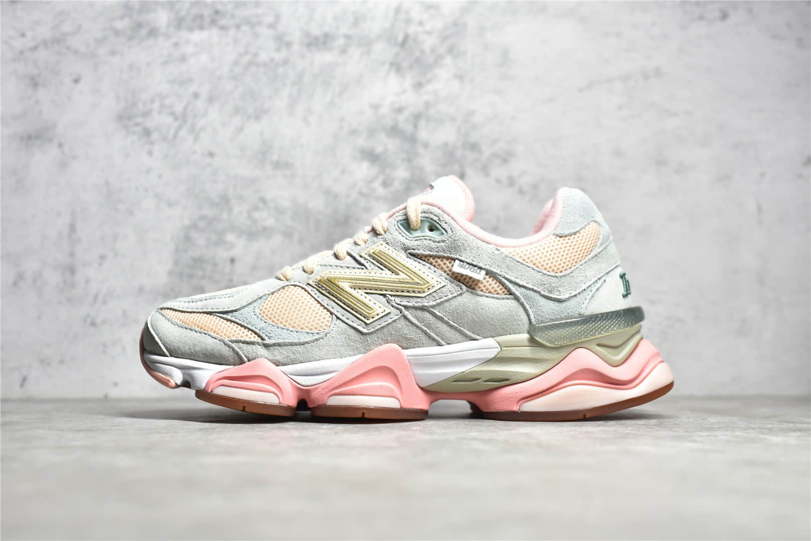 新百伦NB9060联名款灰粉配色 Joe Freshgoods x New Balance NB9060 新百伦缓震跑鞋 货号：U9060JG1 