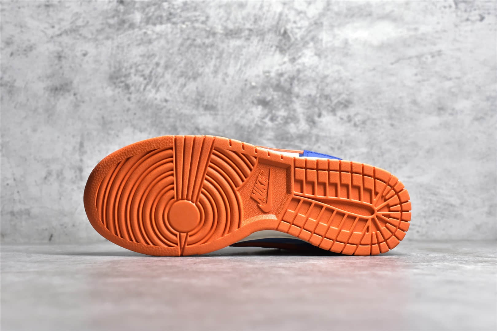 耐克SB Dunk浅蓝海玻璃网面低帮 Nike SB Dunk SCRAP 耐克蓝橙色低帮 正品耐克板鞋 货号DM0128-100-潮流者之家