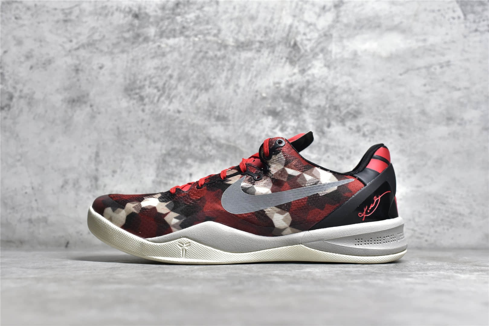 灭世纯原版本耐克科比8代乳蛇 NIKE KOBE 8 SYSTEM EASTER 耐克科比球鞋货源 货号：555035-061