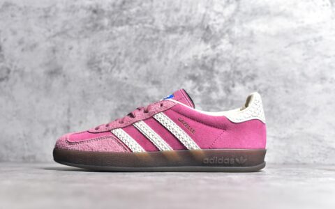 阿迪达斯桑巴草莓熊粉色低帮板鞋adidas originals Gazelle INDOOR阿迪达斯粉色生胶板鞋货号IF1809