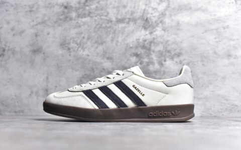 阿迪达斯桑巴米白色低帮adidas Originals Gazelle Indoor阿迪达斯白色板鞋阿迪达斯三叶草板鞋货号IH8548