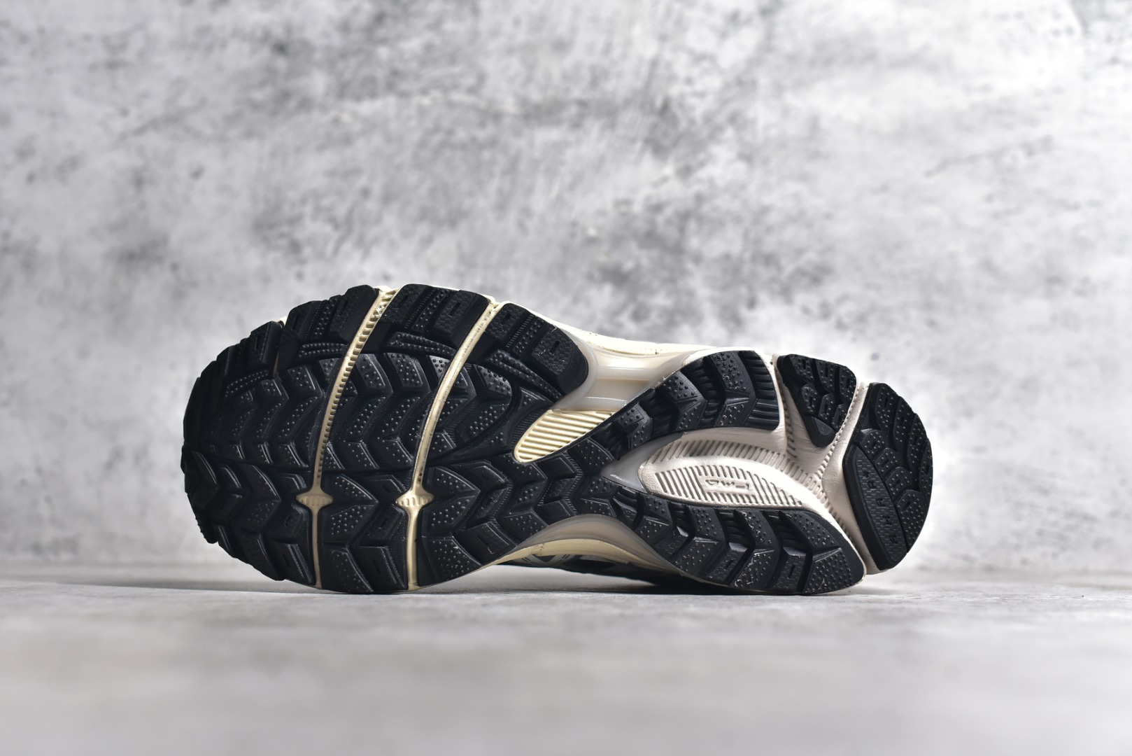 ASICS GEL-KAHANA 8,亚瑟士8代跑鞋,亚瑟士灰色跑鞋,莆田亚瑟士货源